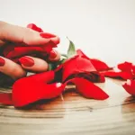 Triki, które ulepszą Twój manicure hybrydowy – poznaj je!