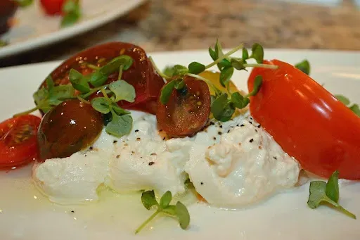 Burrata - przepisy w diecie keto, które pokochasz